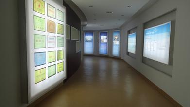 滾動燈箱點綴北京夜生活