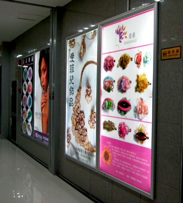 背光源燈箱：燈箱布的簡介和分類。