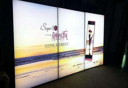 燈箱廣告的選擇對于手機店推廣告品牌和產品來說是非常重要的